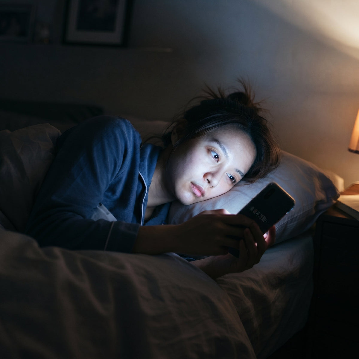 【睡眠殺手自我檢測】你中了幾項？滑手機正在偷走你的深層睡眠！